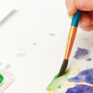 Oposiciones de educador a medida pintando con acuarela